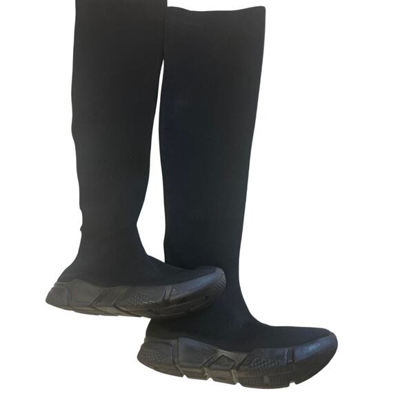 Black knee high boots with a - Picture 1 of 3